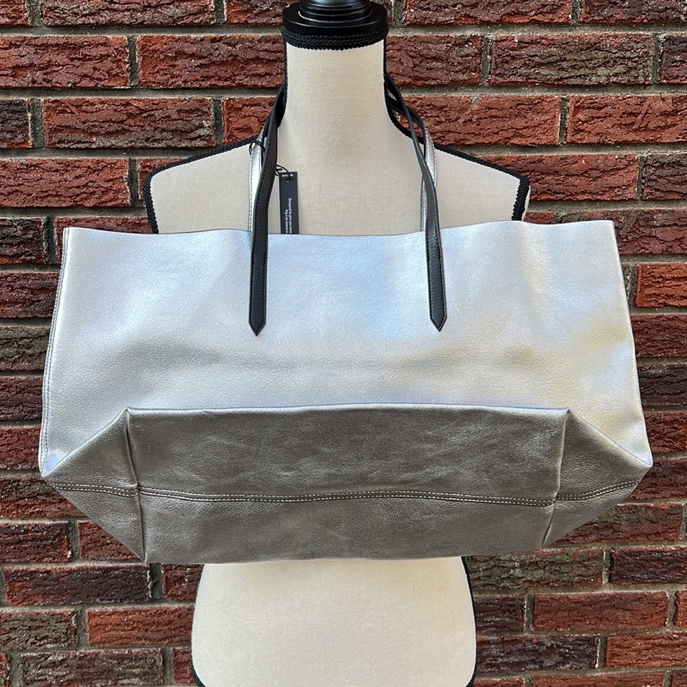 Express Reversible Tote - Picture 3 of 7